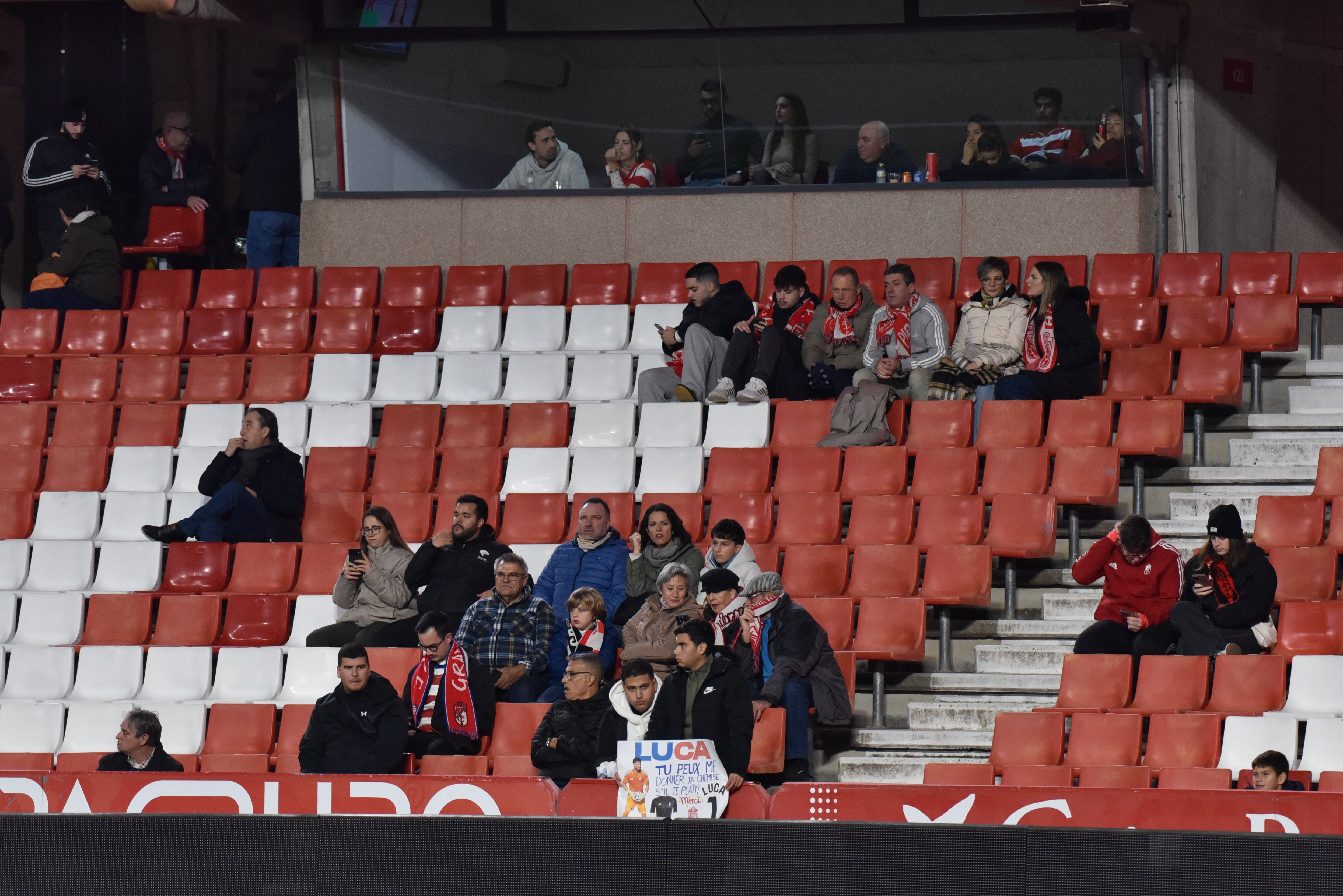 Encuéntrate en la grada del Granada-Ceuta