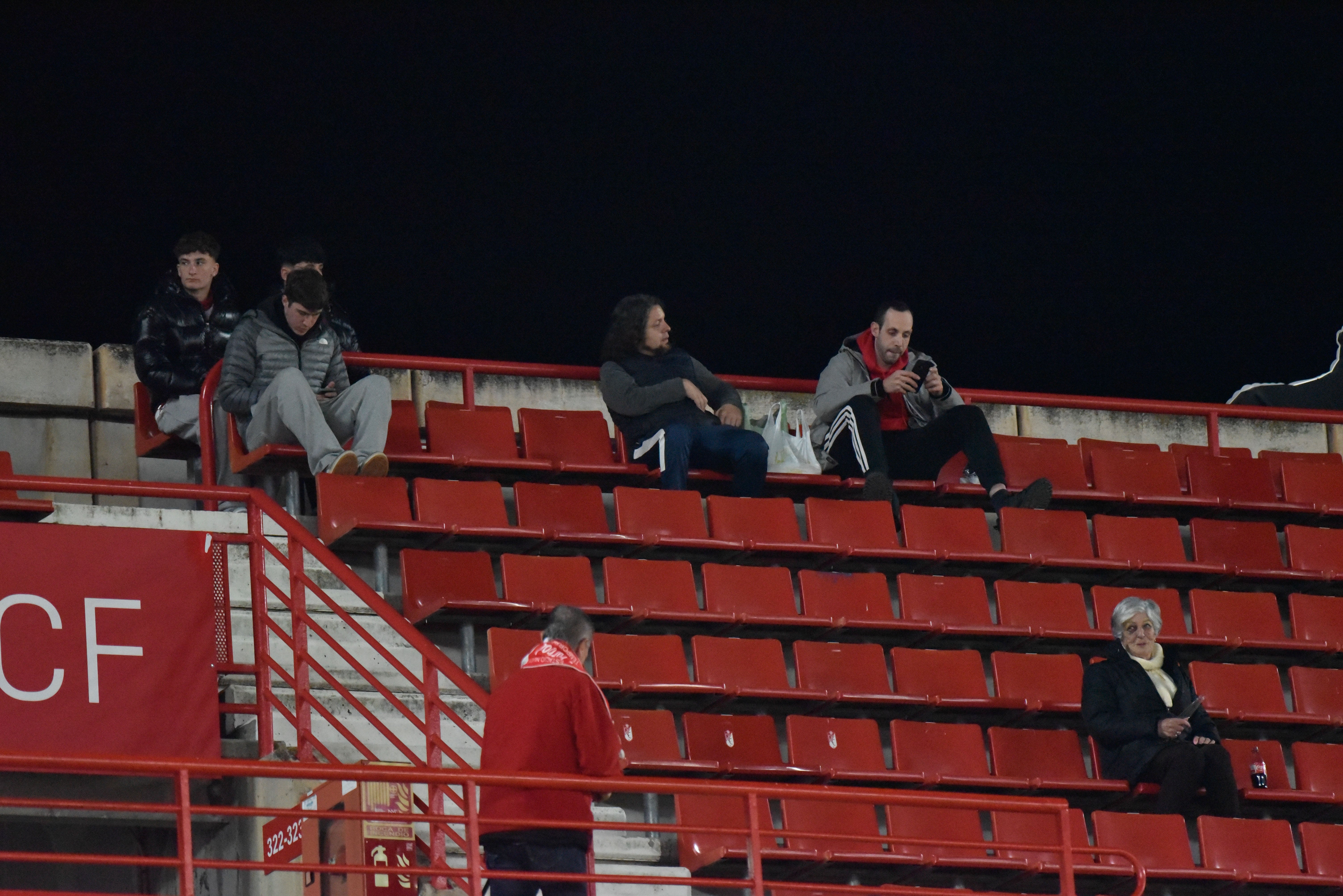 Encuéntrate en la grada del Granada-Ceuta