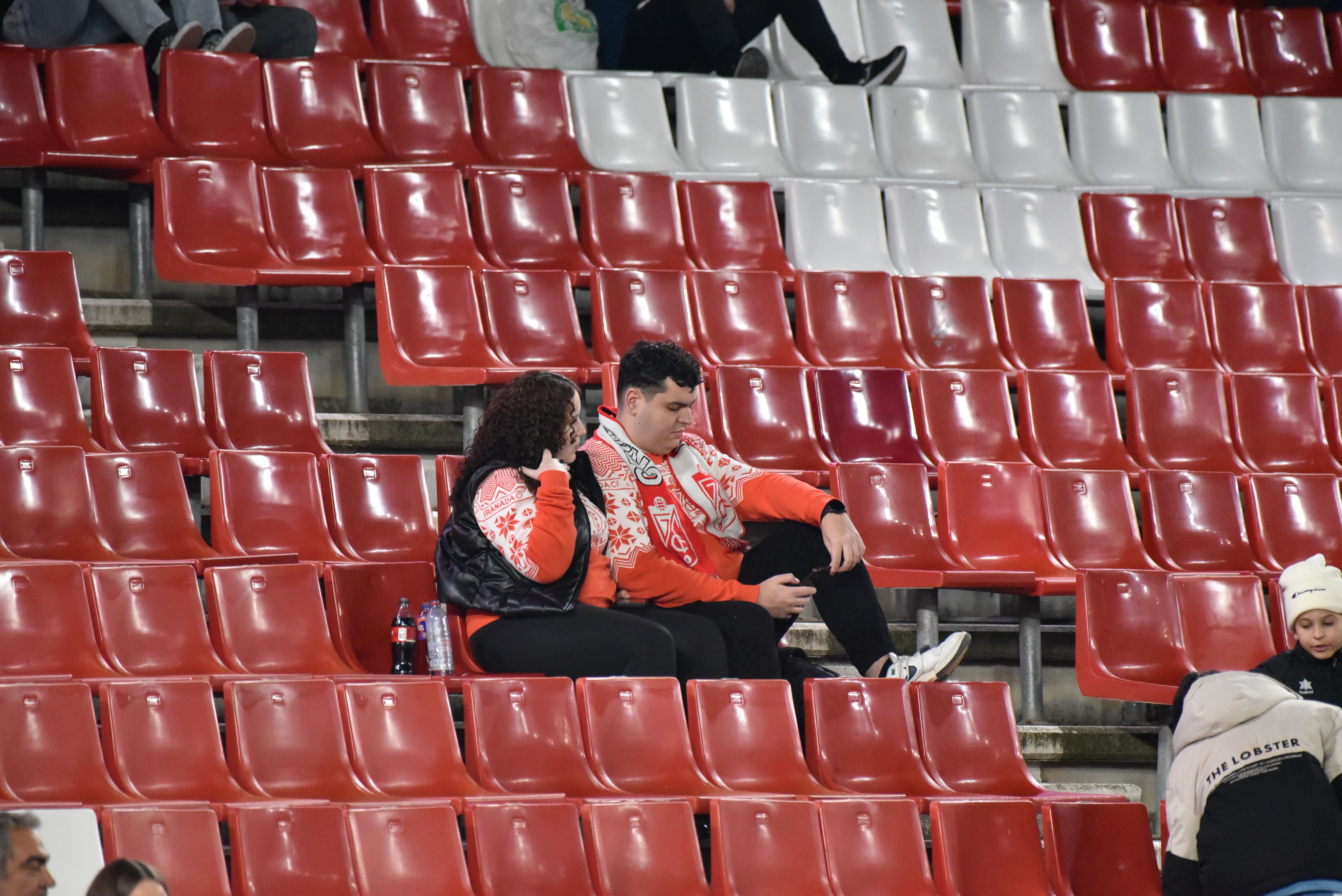 Encuéntrate en la grada del Granada-Ceuta