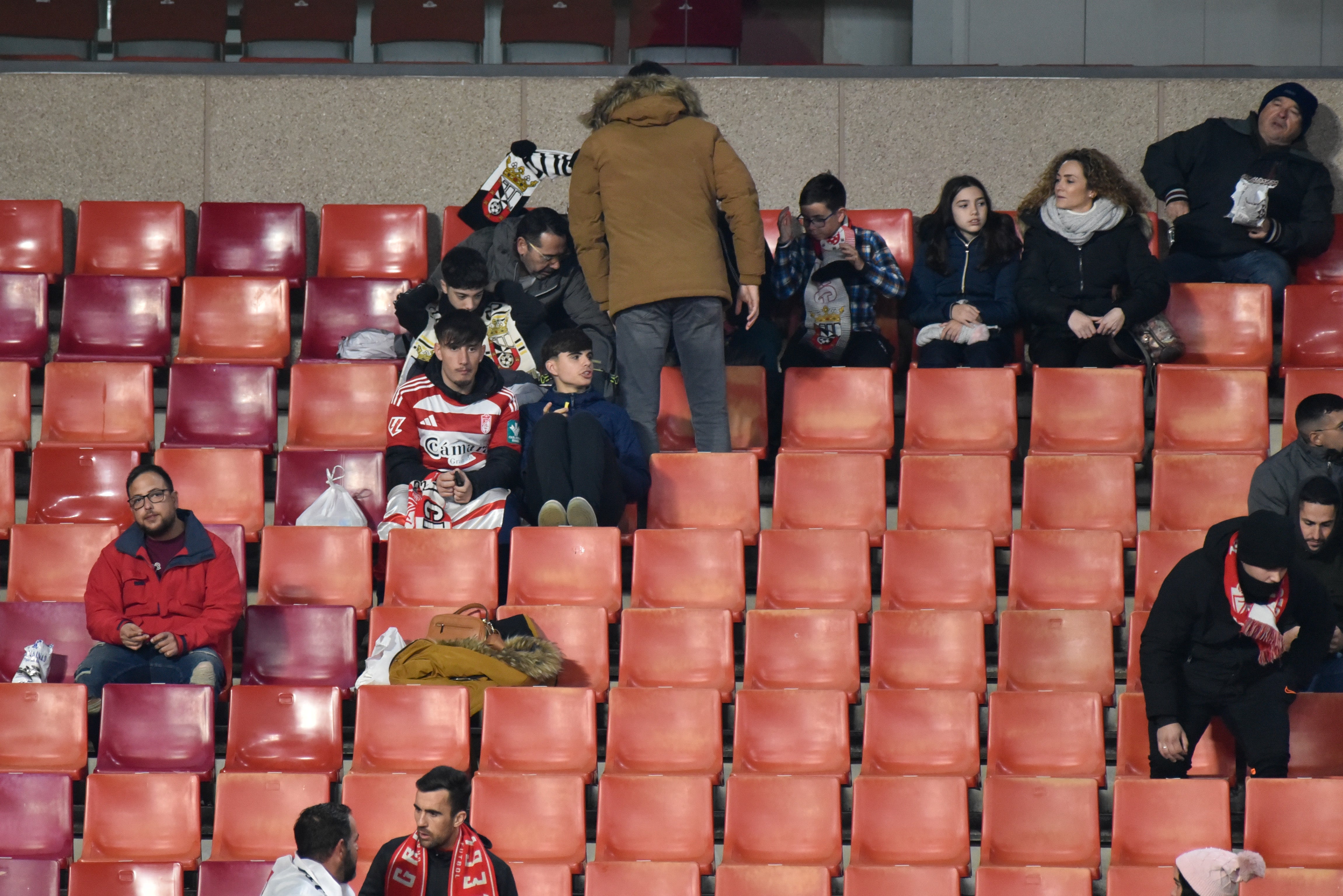 Encuéntrate en la grada del Granada-Ceuta