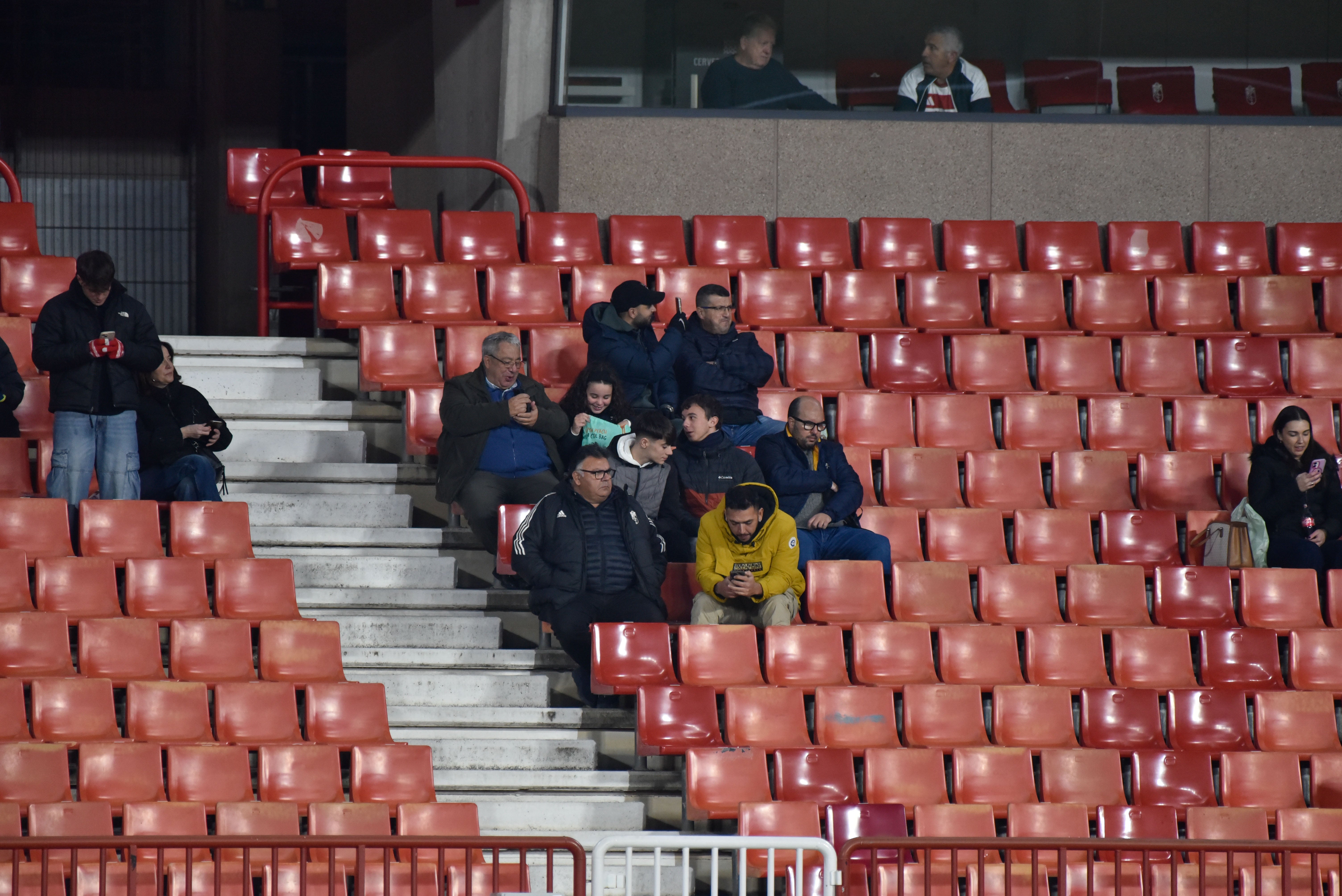 Encuéntrate en la grada del Granada-Ceuta