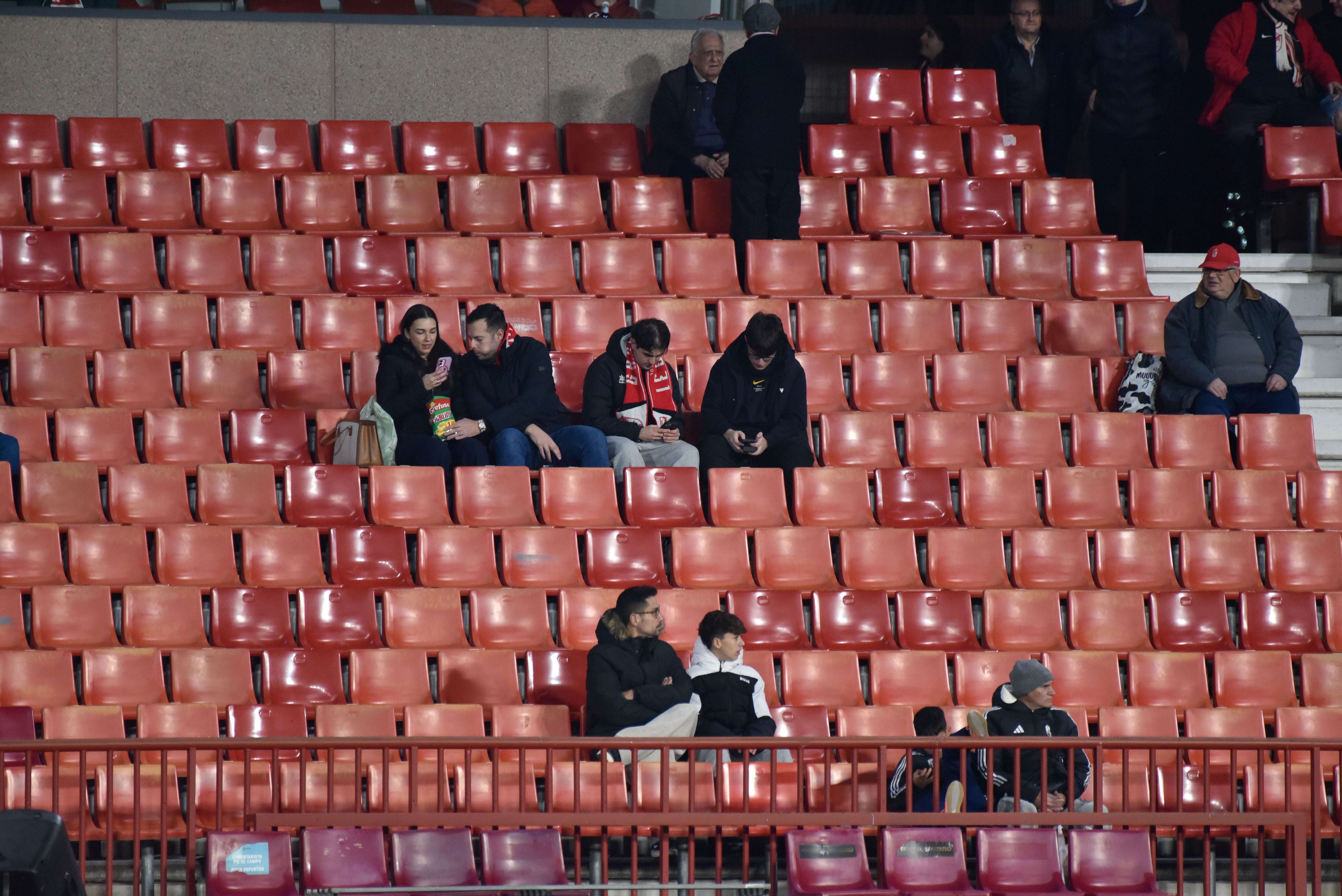 Encuéntrate en la grada del Granada-Ceuta