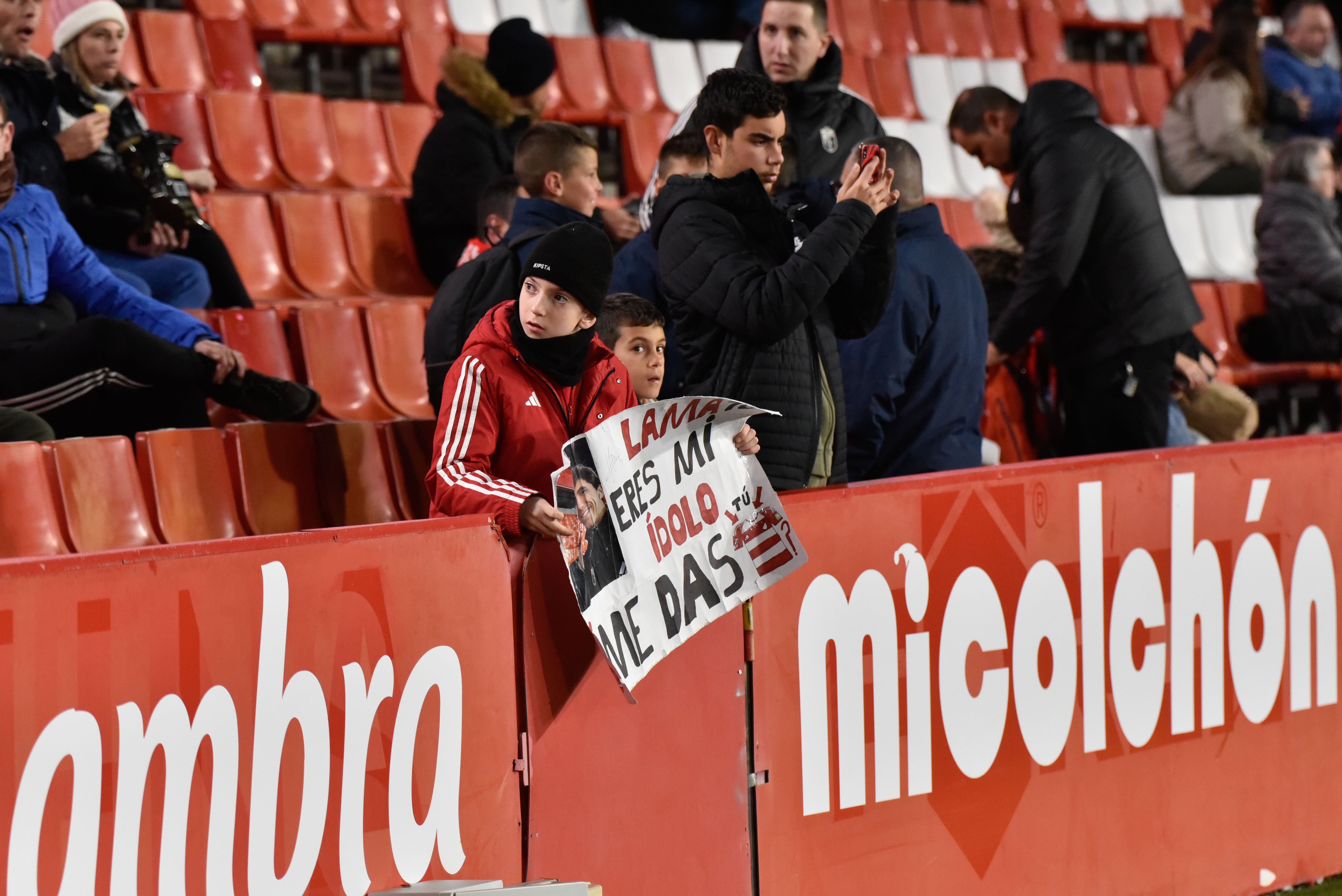 Encuéntrate en la grada del Granada-Ceuta