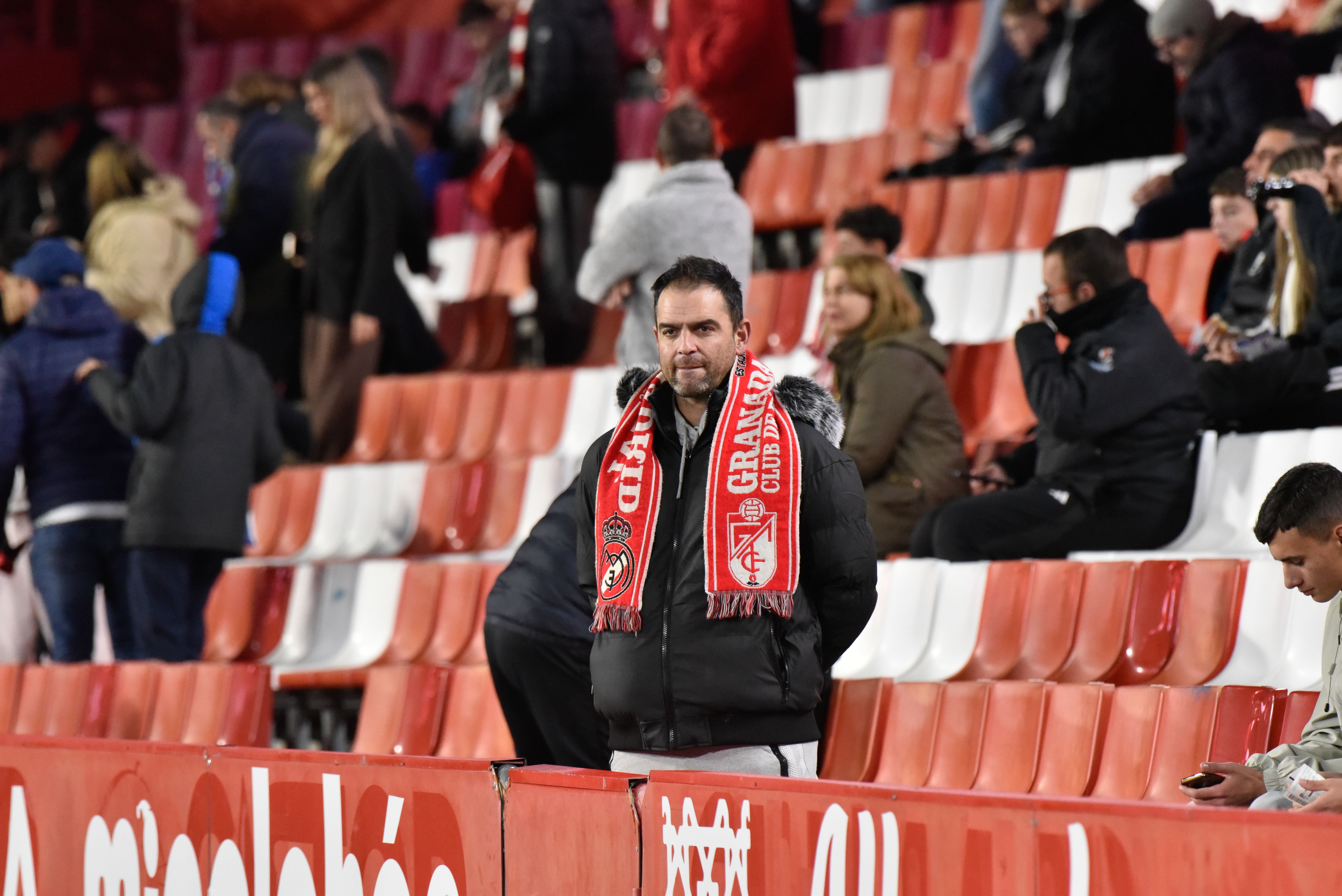 Encuéntrate en la grada del Granada-Ceuta