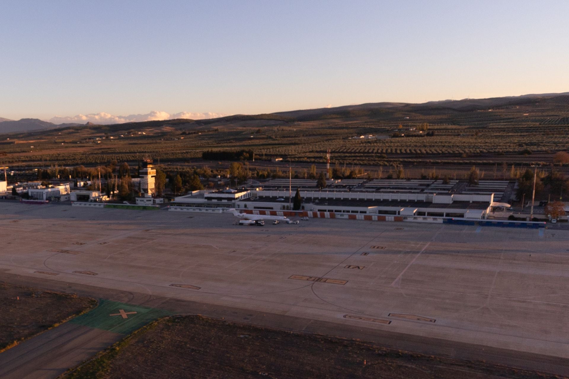 De Los Cármenes a Sierra Nevada: así se ve Granada desde el aire en helicóptero