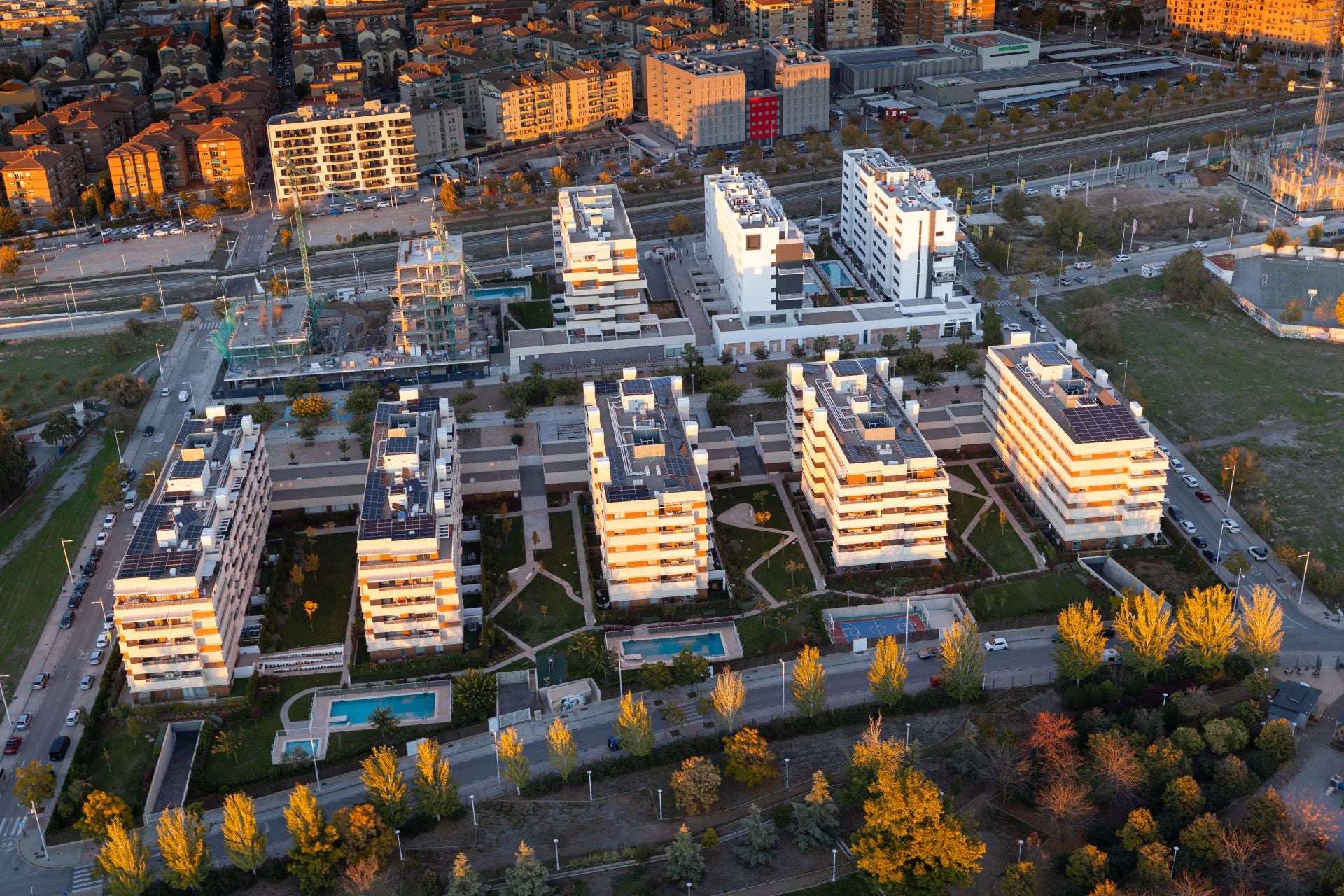 De Los Cármenes a Sierra Nevada: así se ve Granada desde el aire en helicóptero