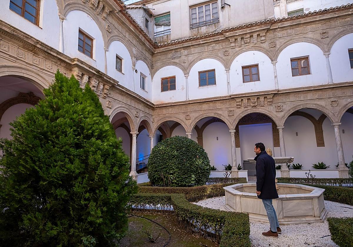 Claustro del Convento de los Dominicos con arcos de medio punto.