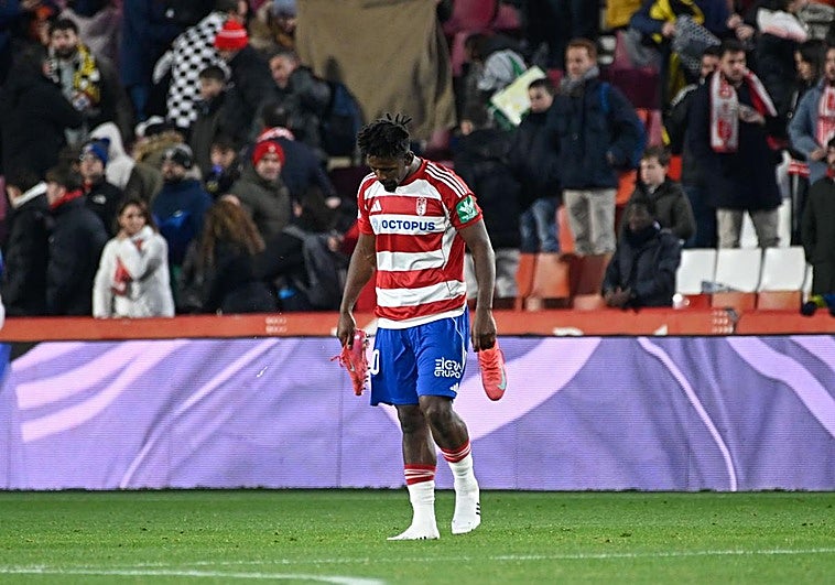 El empate con el Ceuta cuesta una posición al Granada CF