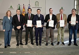 Moreno y miembros de su Gobierno, con los representantes sindicales. Eduardo Briones.