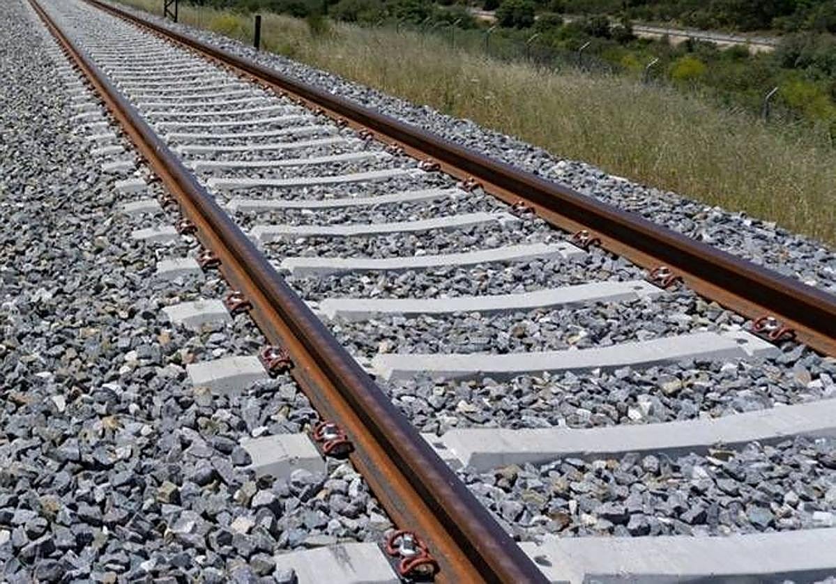 Luz verde a 27 millones para el balasto de la vía del AVE Murcia-Almería.