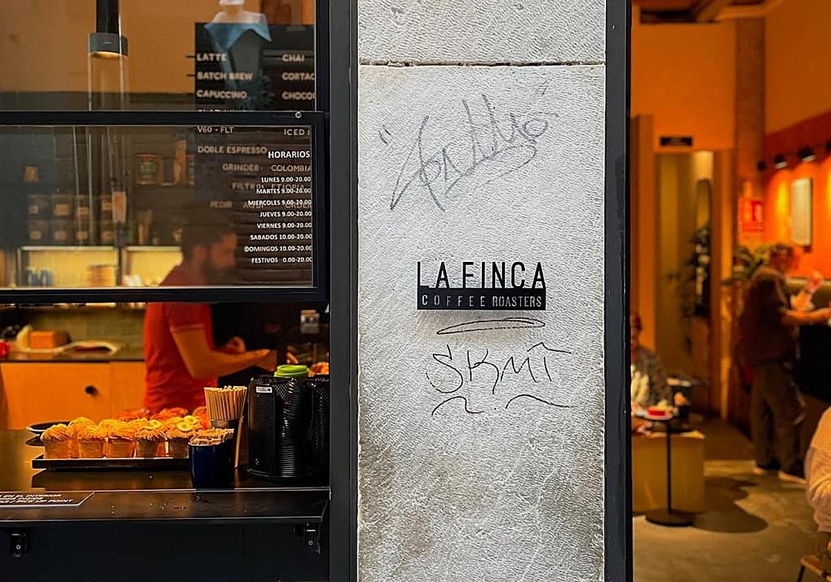 Fachada de La Finca Coffee.