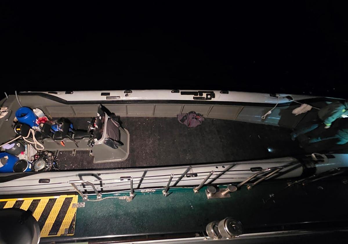 Detenidos tres hombres por delito de contrabando en aguas próximas a Punta de la Polacra, en Níjar