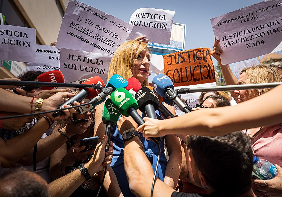 Imagen de archivo de una comparecencia ante los medios de Berta Linares, exalcaldesa de Maracena