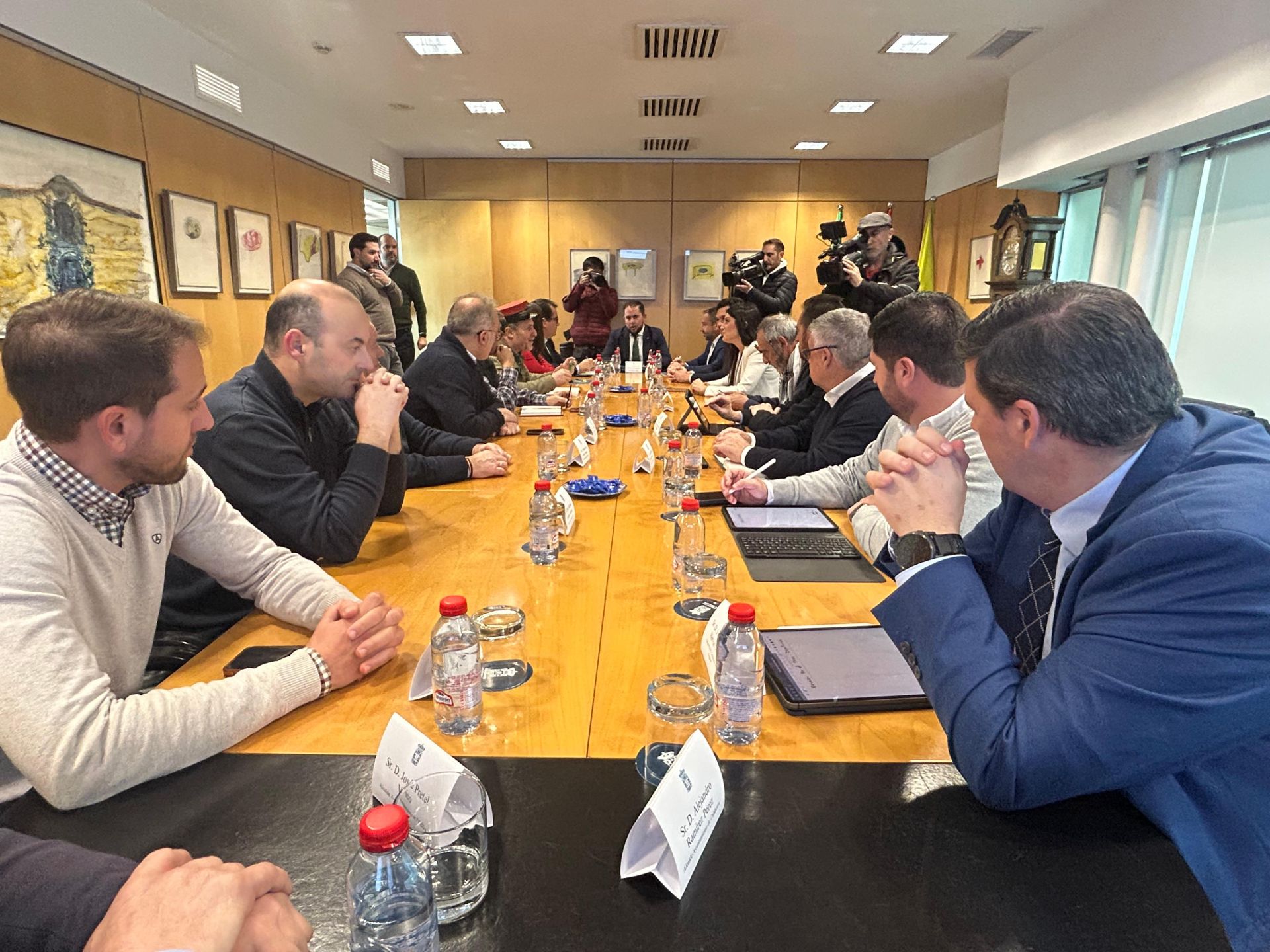 Mesa de trabajo organizada en la Diputación de Granada.