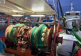 Embarcación pesquera, en el Puerto de Almería.