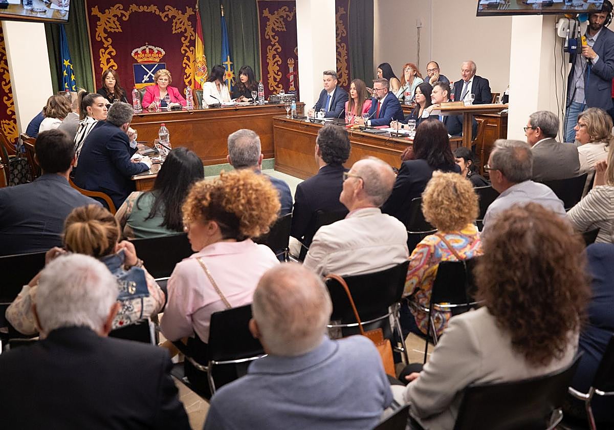 Imagen de un pleno municipal en el Ayuntamiento de Maracena.