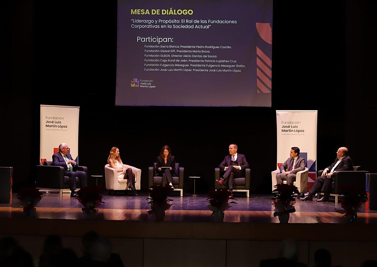 Imagen secundaria 1 - Compromiso social en la gala de la Fundación José Luis Martín López