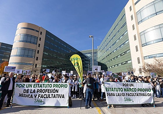 Concentración en el hospital Clínico San Cecilio de Granada.