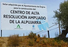 Cartel que indica donde se ubicaría el hospital de la Alpujarra.