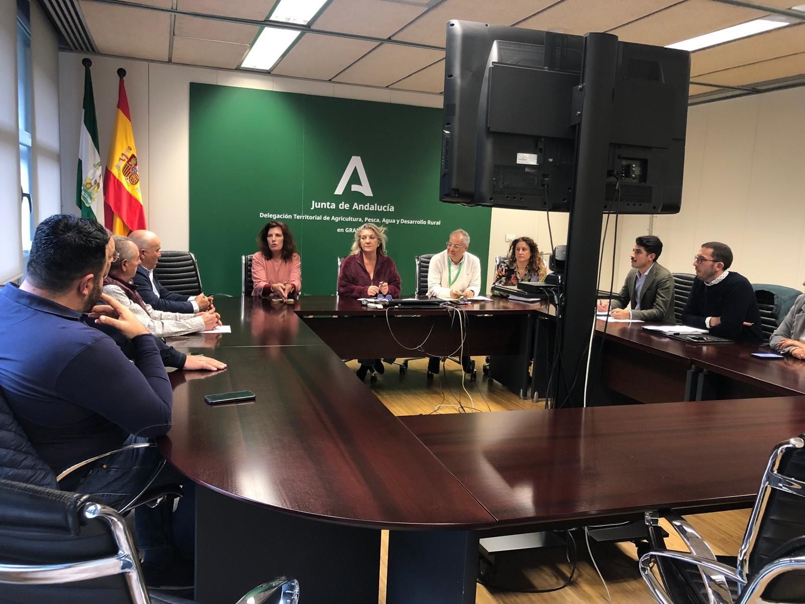 Los representantes de UPA reunidos con la delegada de Agricultura y su equipo.