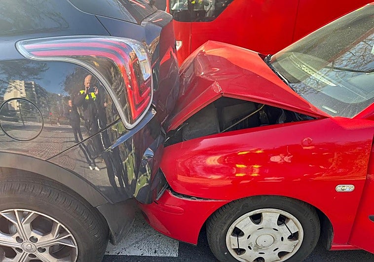 Una colisión entre cuatro coches causa tres heridos en la Chana