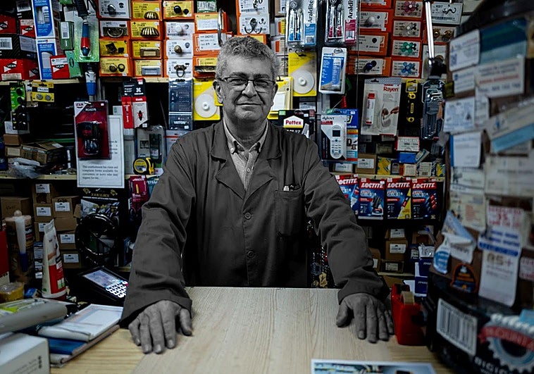 El ferretero del Realejo echa la persiana