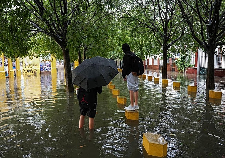 Aemet pide extremar la precaución con aviso naranja por tormentas en Granada con hasta 80 l/m2