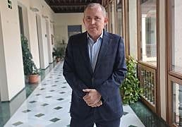 Francisco Bautista Toledo publica un libro para mejorar el funcionamiento interno de los centros educativos