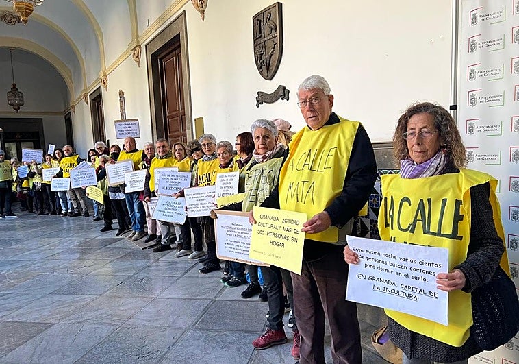 Activistas se encierran en el Ayuntamiento para pedir soluciones para las personas sin hogar
