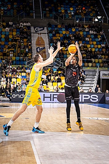 El Covirán acaba despeinado