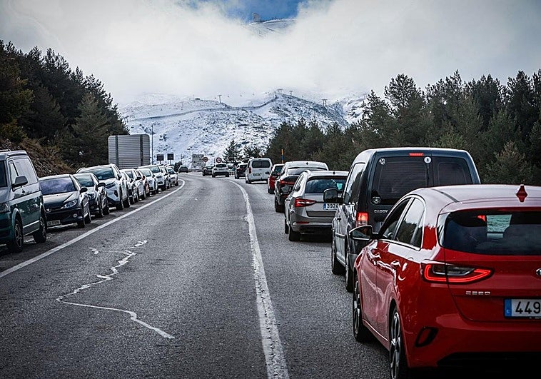 Fomento empezará en enero las obras de un nuevo parking en la carretera de Sierra Nevada