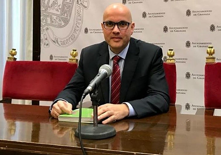 Raúl Fernández vuelve al Ayuntamiento de Granada como concejal del PP tras haber sido edil con Ciudadanos