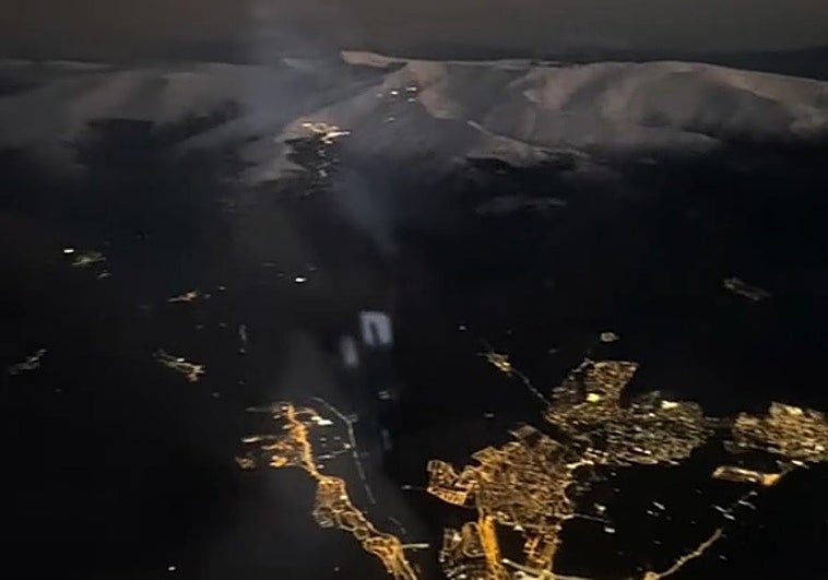 La espectacular imagen de Granada y Sierra Nevada vistas de noche desde un avión
