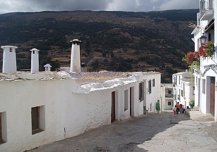 La comarca granadina famosa por sus pueblos blancos que brilla con luz propia