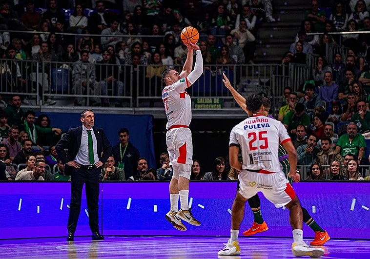 Ngouama debuta con frescura, acierto y... sangre