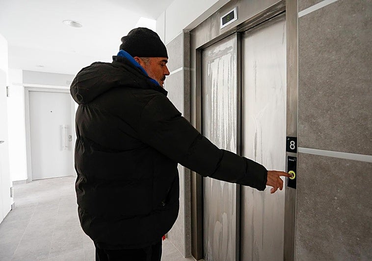 «Estamos muy felices, pero aún no hay calefacción y tardamos dos semanas en tener agua caliente»