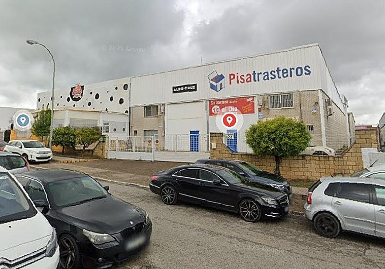 Muere un trabajador de una empresa de Granada al precipitarse al vacío en un polígono de Sevilla