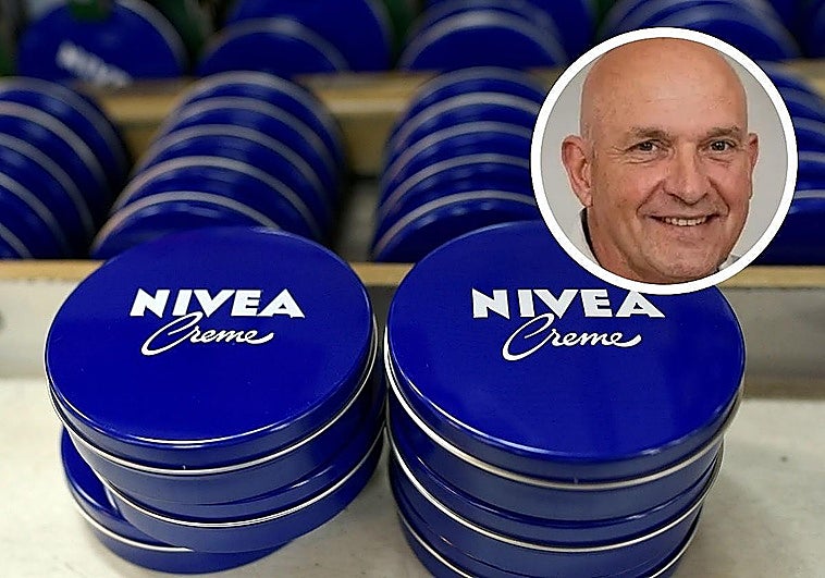 El truco de un farmacéutico con la crema Nivea azul para que tus manos luzcan «como en un spa»