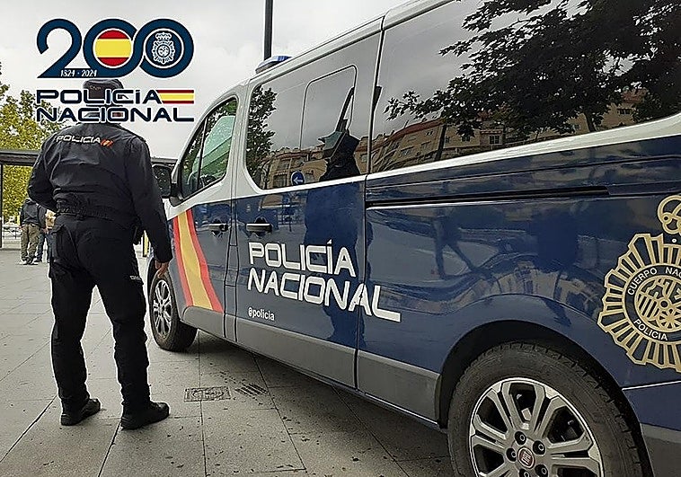 Rompen a hachazos la puerta de un restaurante de la Chana para robar y la Policía los pilla in fraganti