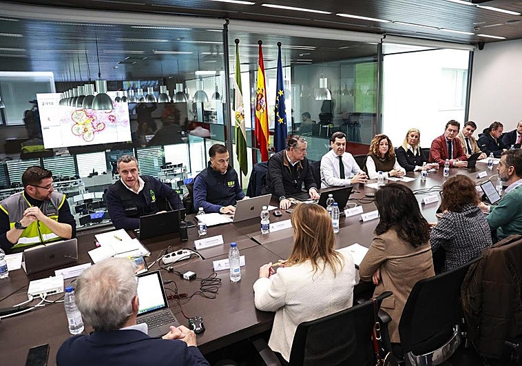 Alerta máxima por lluvias en Andalucía: clases suspendidas este miércoles y Moreno pide evitar desplazamientos