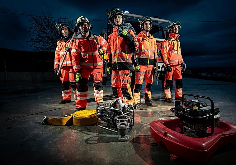 Las manos que combaten el temporal en Granada
