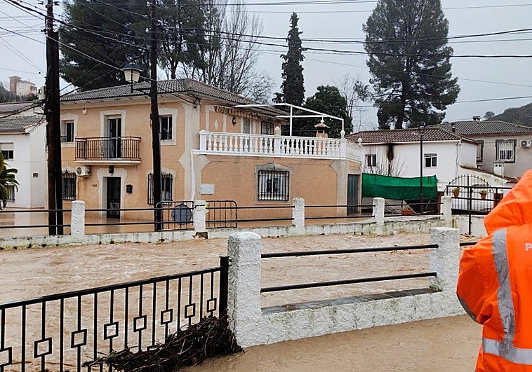 Desalojan a 50 vecinos de Santa Bárbara, anejo de Loja