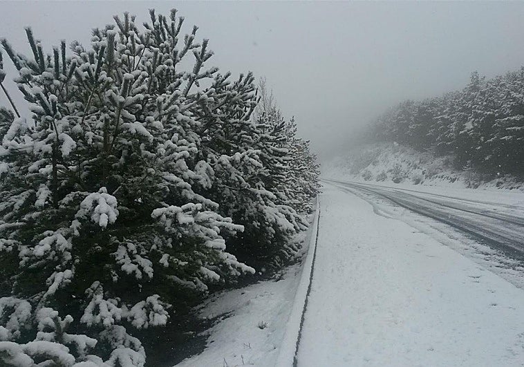 Una fuerte nevada obliga a cortar el Puerto de la Ragua