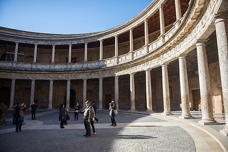 Granada cerró en 2025 el mejor año turístico de su historia con 4.870.250 de visitantes