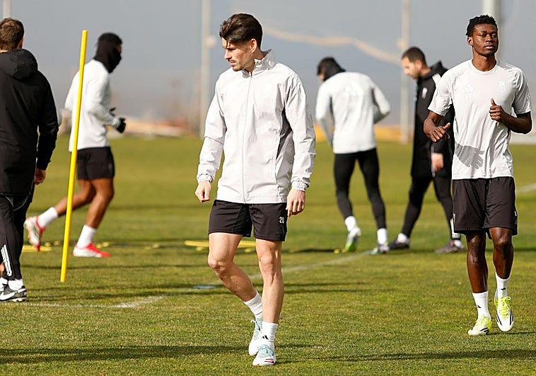 El Granada CF se encamina hacia un segundo verano consecutivo con más de diez fichajes por delante