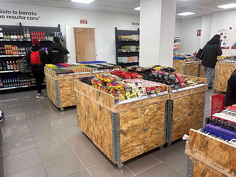Sqrups, el outlet de los supermercados, llega a Granada con una tienda en Camino de Ronda