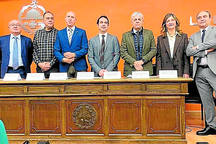 Expectación y roces en la recta final por la Agencia de Salud Pública