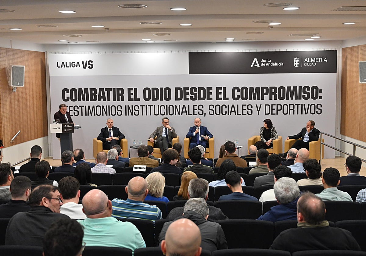 Almería alza la voz contra la sombra del odio