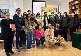 Café, libros y comunidad: Un puente entre generaciones y raíces