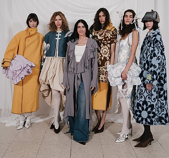 Mantas, cortinas y visillos cobran vida en la nueva colección de Beatriz Peñalver